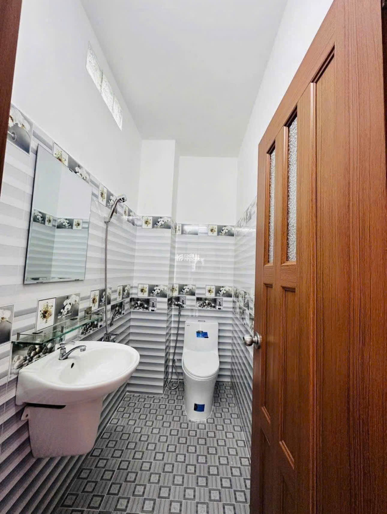 Cần bán nhà ngay đường số 20, Thủ Đức. Giá: 2 tỷ 120tr, sổ hồng riêng, đường ô tô