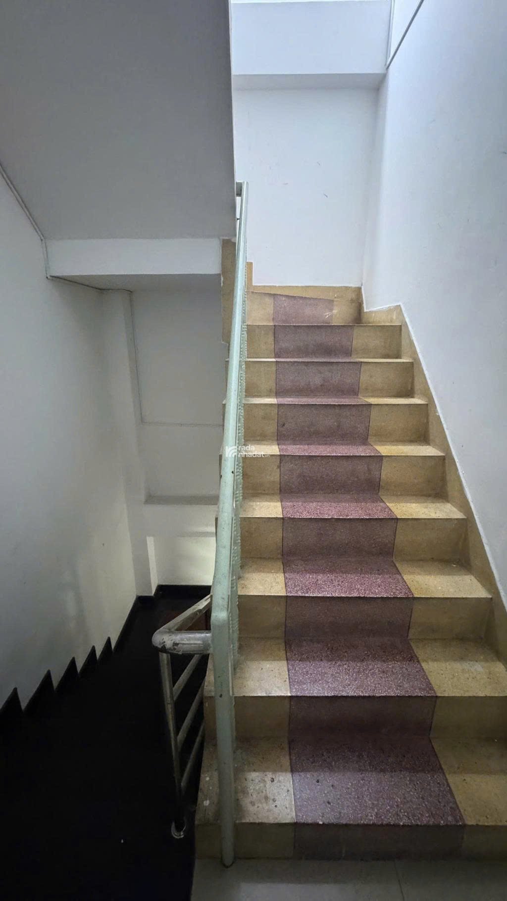 Bán nhà Lý Thường Kiệt. Trệt  lửng  4 lầu sàn mái đúc btct 5 Phòng lớn (suốt) & 5 WC.