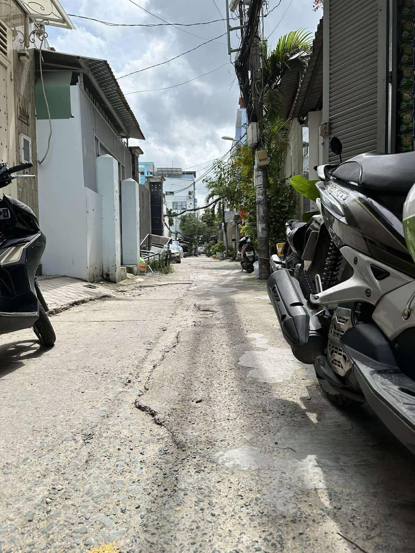 Quá hiếm! 1 căn giá ngộp ngay Dương Quảng Hàm, Gò Vấp giá chỉ 3 tỷ 250, SHR 40m2, full nội thất