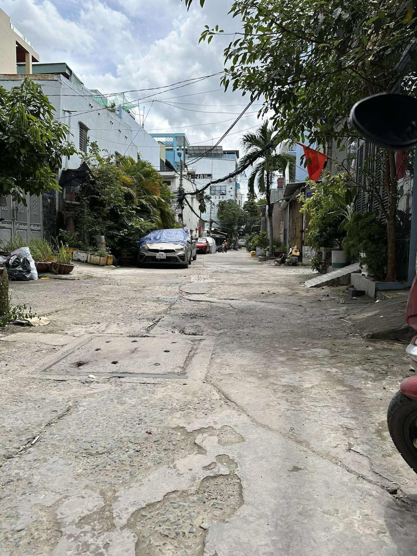 Quá hiếm! 1 căn giá ngộp ngay Dương Quảng Hàm, Gò Vấp giá chỉ 3 tỷ 250, SHR 40m2, full nội thất