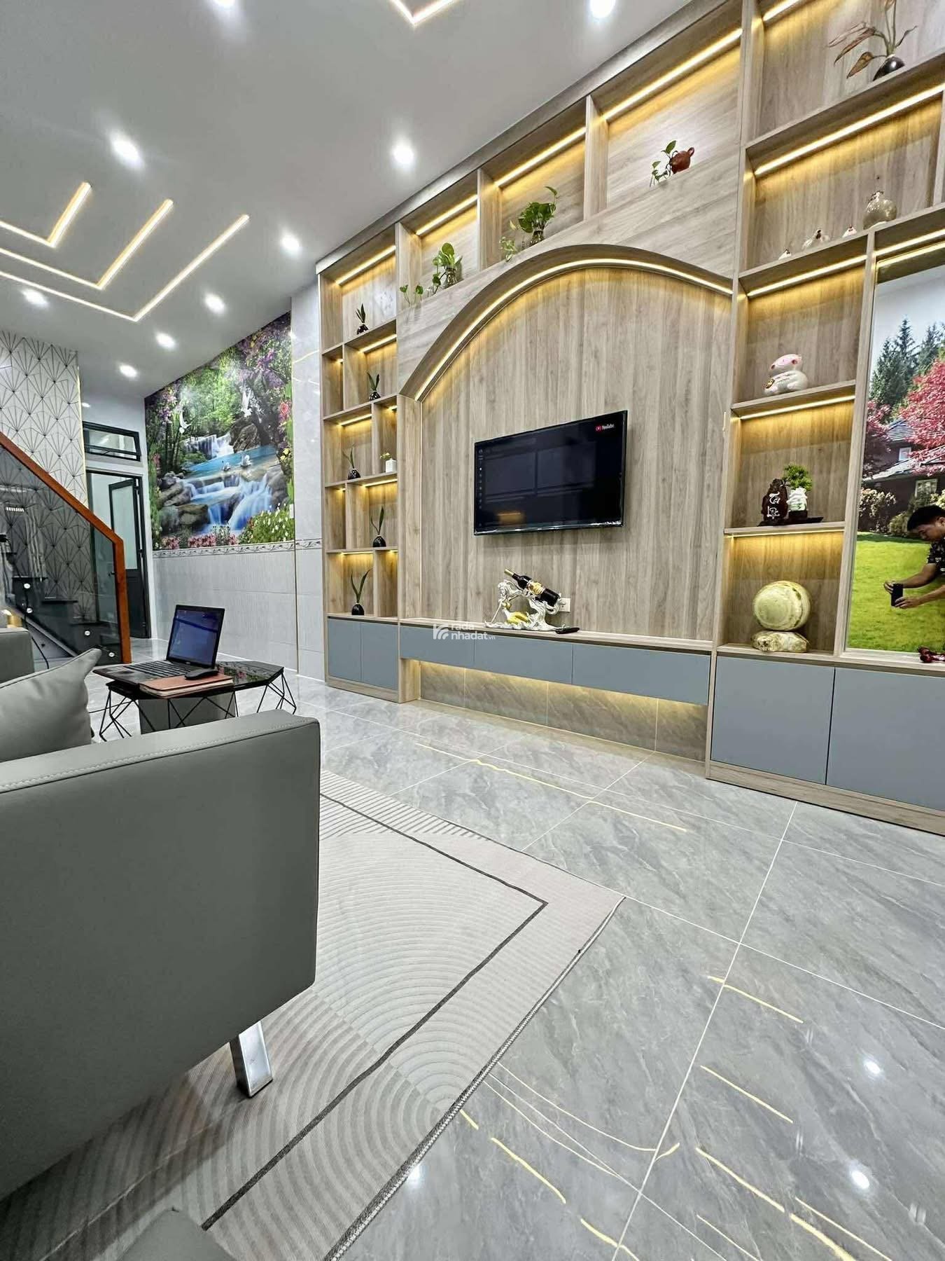 Quá hiếm! 1 căn giá ngộp ngay Dương Quảng Hàm, Gò Vấp giá chỉ 3 tỷ 250, SHR 40m2, full nội thất