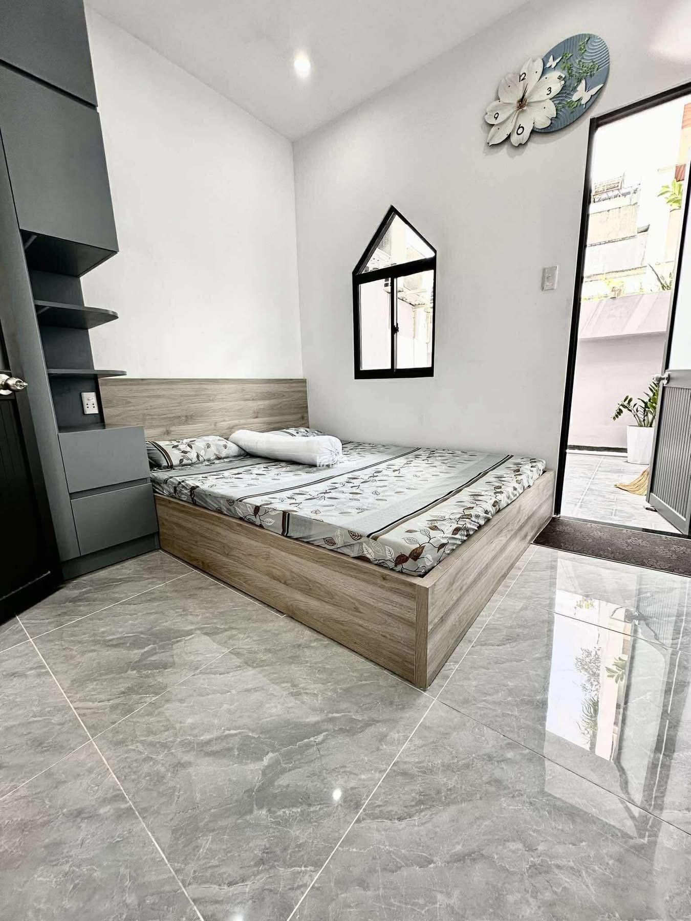 Quá hiếm! 1 căn giá ngộp ngay Dương Quảng Hàm, Gò Vấp giá chỉ 3 tỷ 250, SHR 40m2, full nội thất