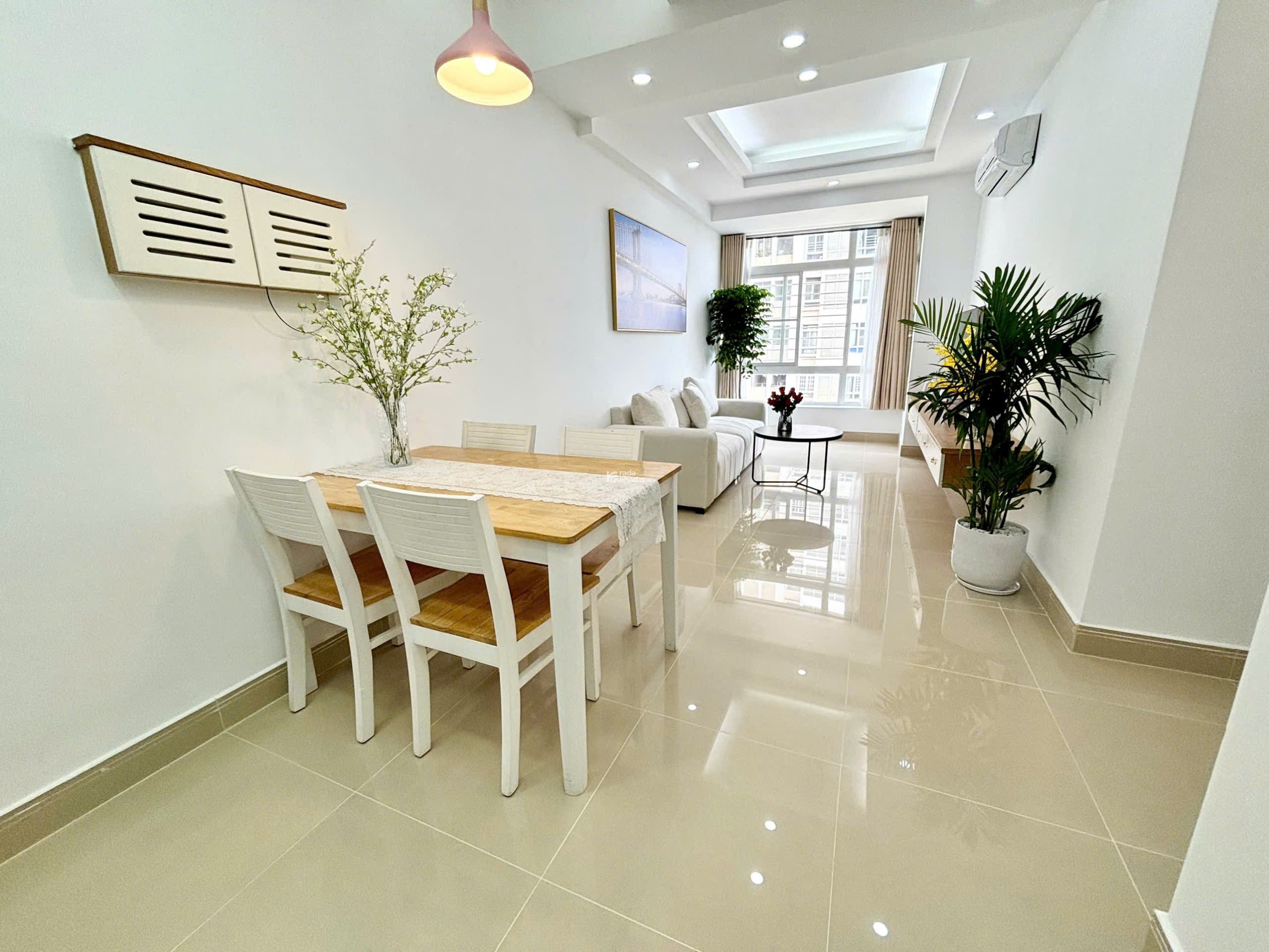 Bán nhanh căn hộ Sky garden 3, PMH, Q7, dt 72m2, tk 3PN nhà mới đẹp, giá chỉ 5,7 tỷ 