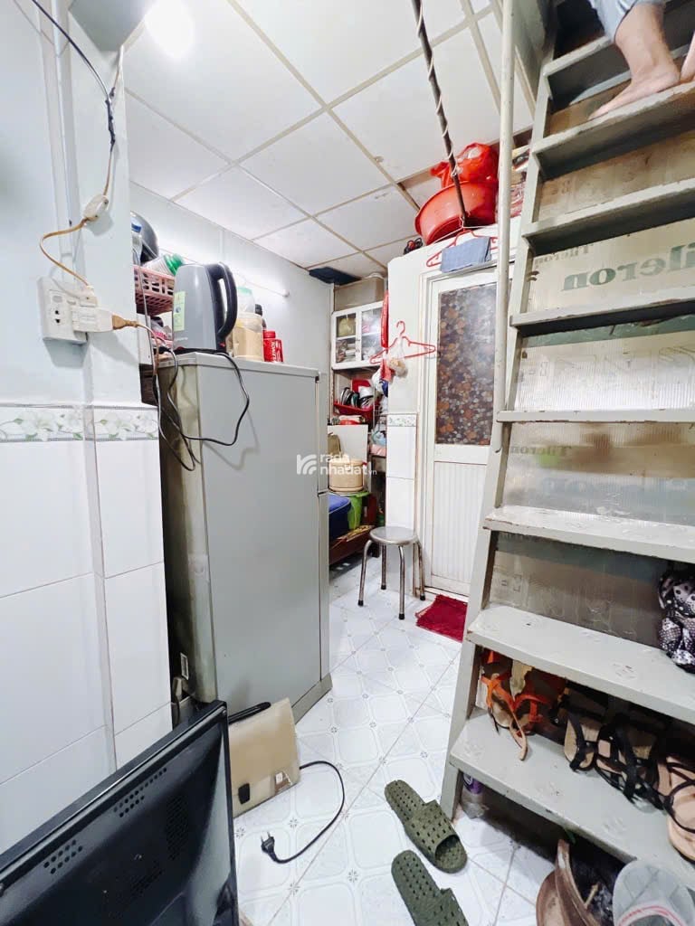 Nhà bán gần MẶT TIỀN Hoàng Diệu quận 4 GIÁ NHỈNH 1 TỶ cách TRUNG TÂM 2 PHÚT