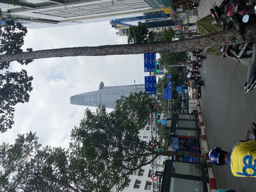 Mặt tiền Hàm Nghi vị trí siêu đắc địa, , đối diện trạm trung chuyển xe Buýt, gần chợ Bến Thành