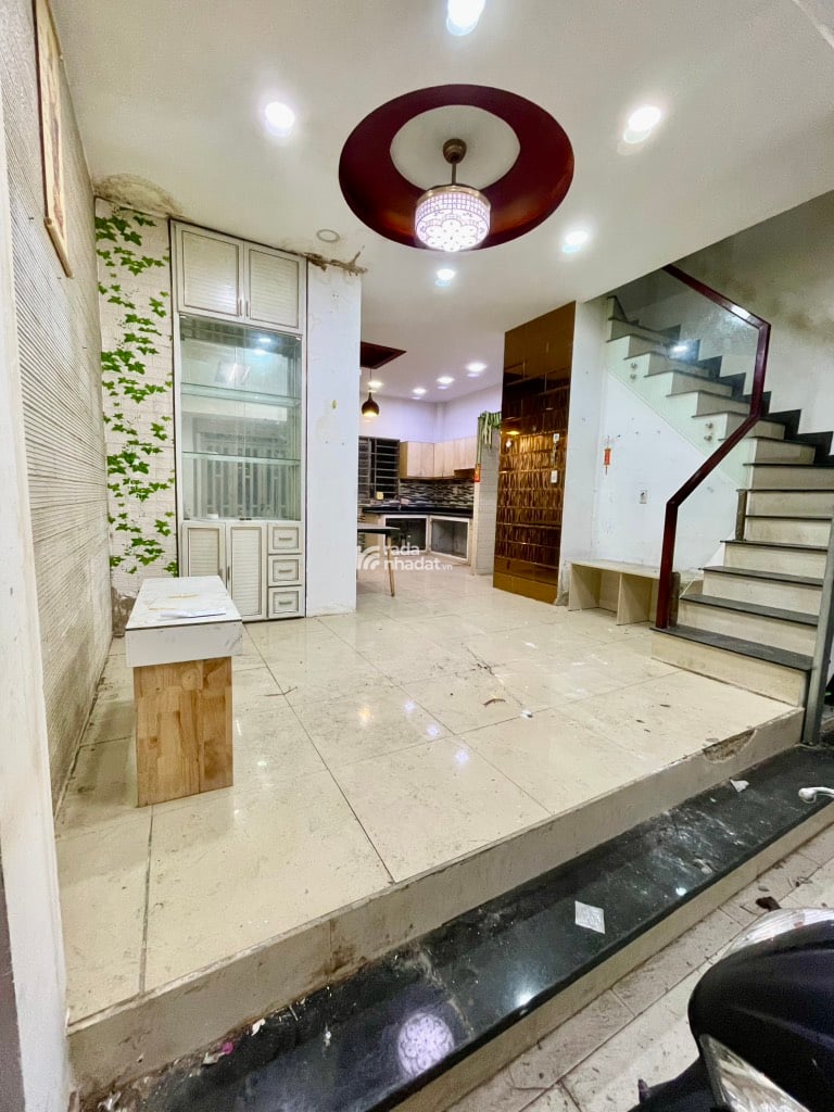 BÁN NHÀ QUẬN 6 50M2 6.X TỶ 3 TẦNG 6 PHÒNG NGỦ HẺM XE HƠI CHỈ SÁT MẶT TIỀN KẾ BÊN SUMMER SQUARE