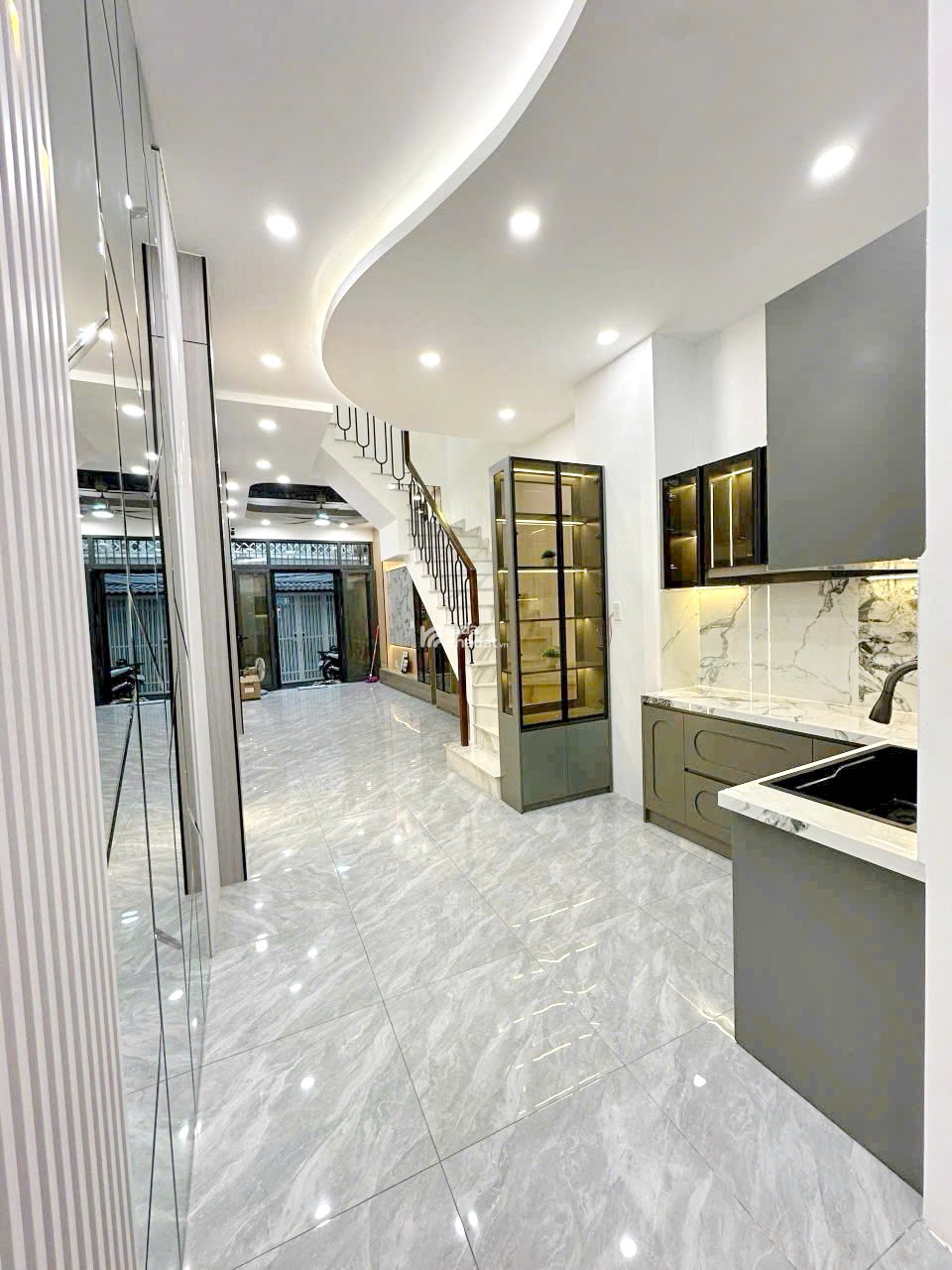 Bán nhà đẹp 4 tầng đường Âu Dương Lân P. Chánh Hưng Quận 8