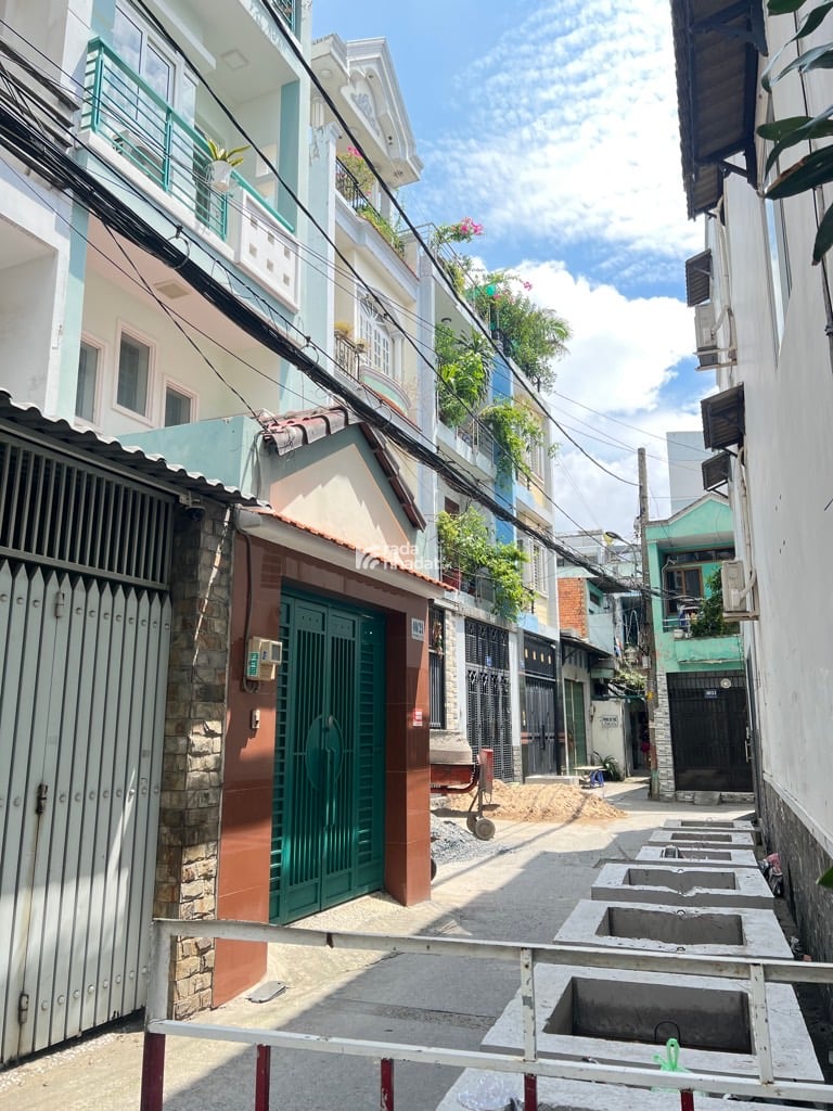 HẺM XE HƠI SÁT NHÀ, LẠC LONG QUÂN, TÂN BÌNH, 40M2 CÓ KC Ở NGAY. GIẢM 350TR CHỈ CÒN 3.7T TL 