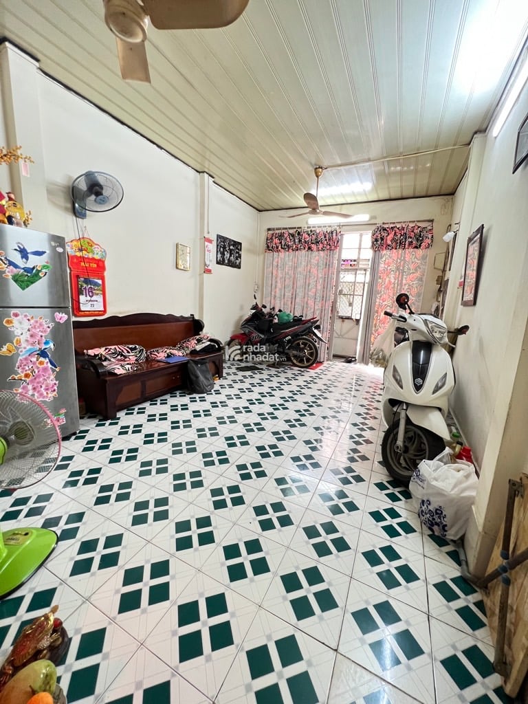 HẺM XE HƠI SÁT NHÀ, LẠC LONG QUÂN, TÂN BÌNH, 40M2 CÓ KC Ở NGAY. GIẢM 350TR CHỈ CÒN 3.7T TL 