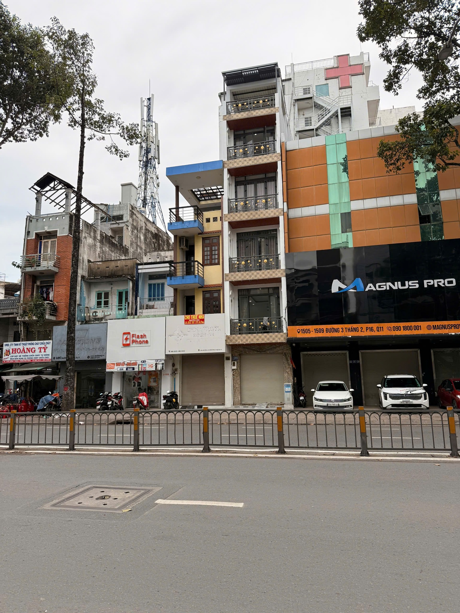 Bán nhà đường 3/2 - CHÂN CẦU VƯỢT CÂY GÕ, Quận 11 - 4x11m , trệt 2 lầu SHR