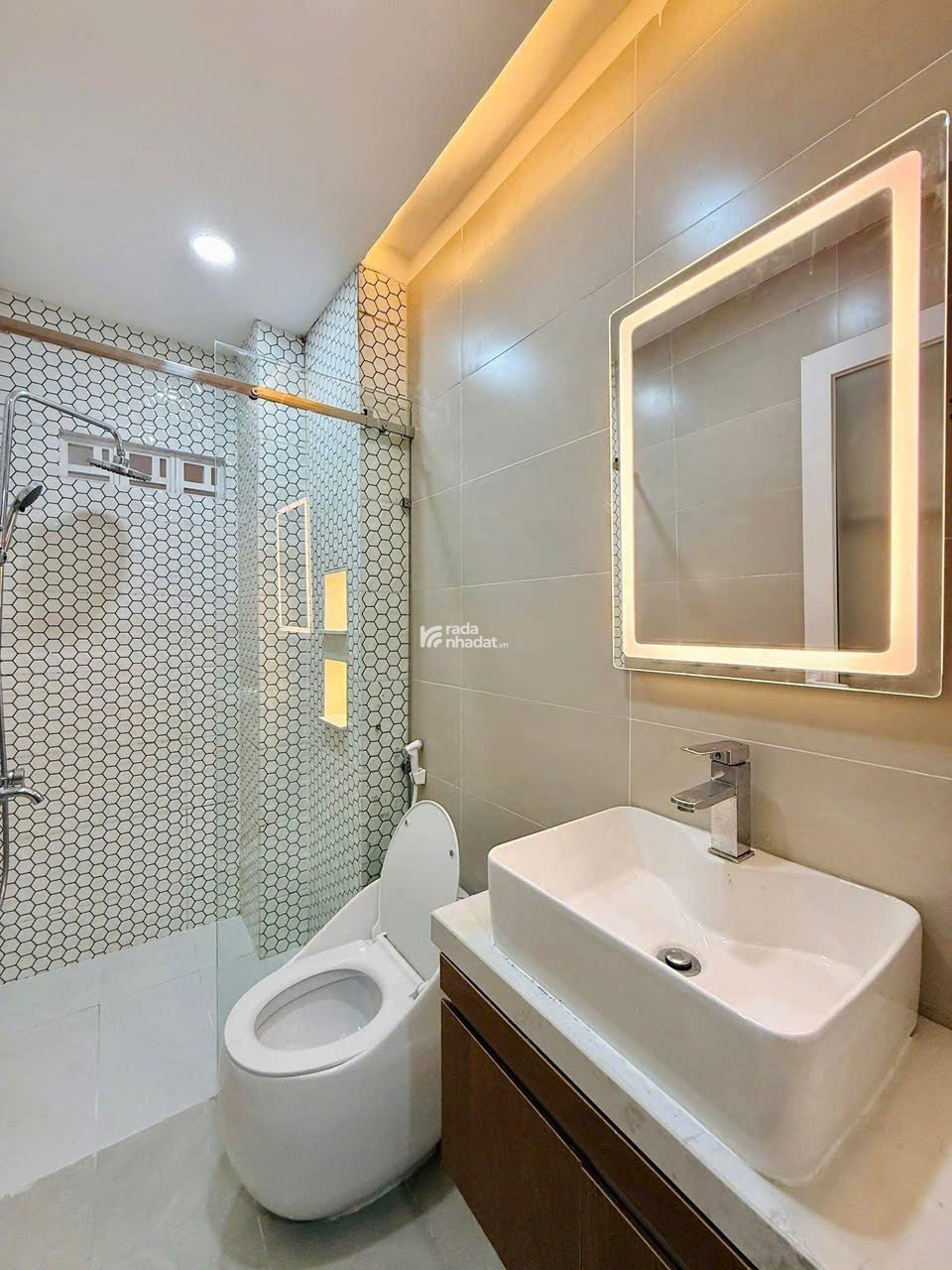 Bán nhà giá mềm Trần Bình Trọng, P1, Quận 10, 6,25 tỷ, sổ riêng, tiện ích xung quanh đầy đủ