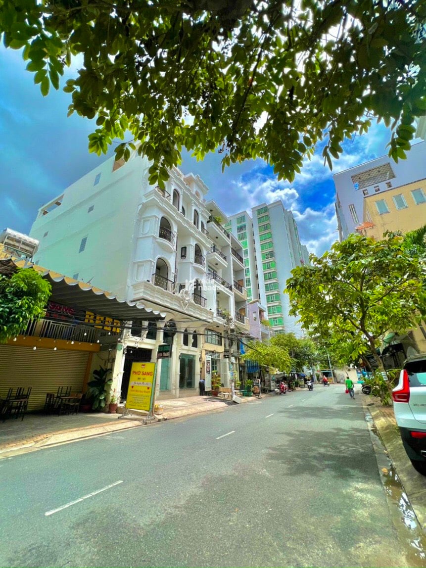 Cần bán góc 2 mặt tiền đường 79 phường Tân Quy, Quận 7. DT 10x20m