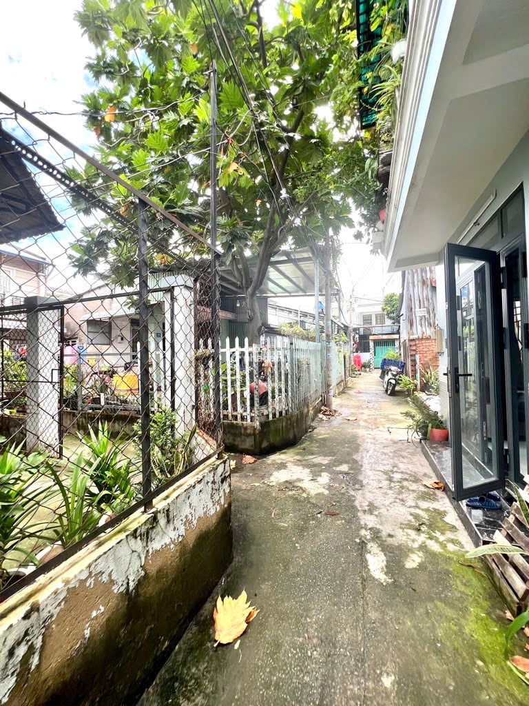 Bán nhà 2 mặt tiền ngay trung tâm chợ Đầu Mối diện tích 79m2, ngang 6m