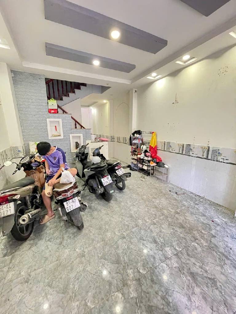 Nhà đẹp BTCT 3 tầng, HXH né nhau, ngay siêu thị AEON 