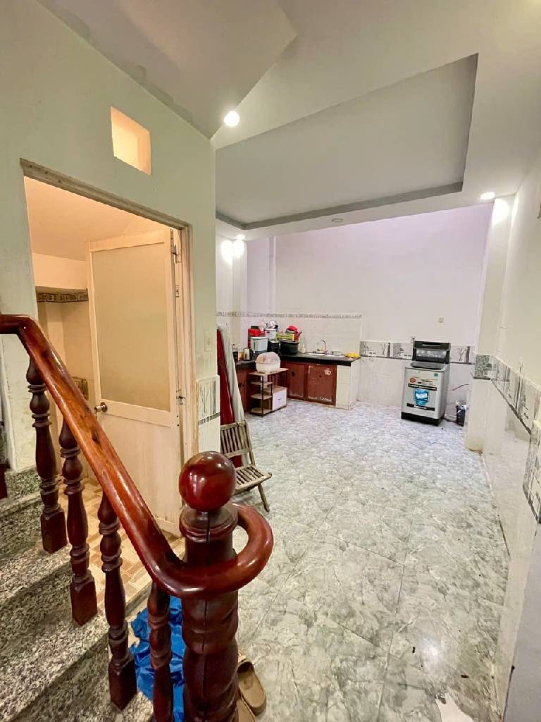 Nhà đẹp BTCT 3 tầng, HXH né nhau, ngay siêu thị AEON 