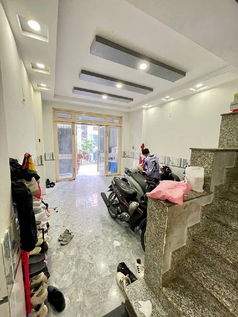 Nhà đẹp BTCT 3 tầng, HXH né nhau, ngay siêu thị AEON 