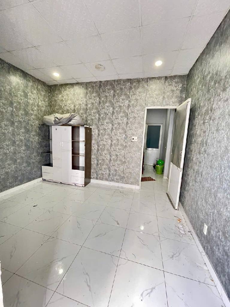 Nhà đẹp BTCT 3 tầng, HXH né nhau, ngay siêu thị AEON 