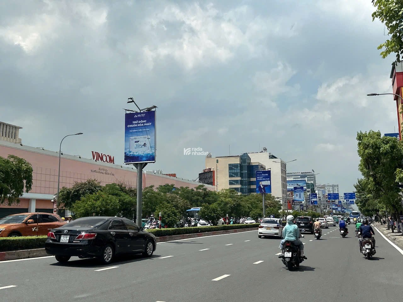 Bán nhà 4 tầng BTCT hẻm 8m Cộng Hòa ngang 5m 100m2 có gara sát bên ga T3 chỉ 23 tỷ.