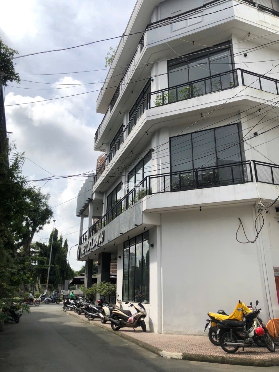 BÁN GẤP TÒA NHÀ GÓC 3MT_VỊ TRÍ VÀNG MT LỮ GIA, TRUNG TÂM Q.11_DT: 14x20m_5 TẦNG_GIÁ 150 TỶ TL