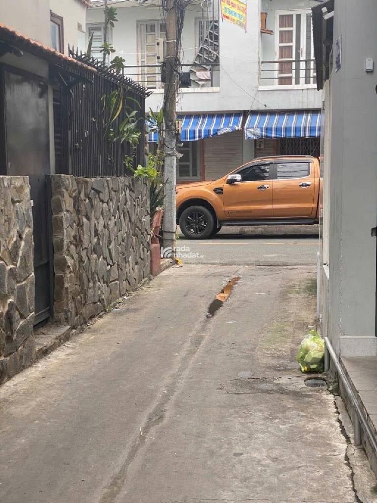 NHÀ NGUYỄN SƠN - TÂN PHÚ HẺM XE HƠI DT : 3.110 NỞ HẬU 1trêt,1 lầu có bancon GIÁ: 4 TỶ 1 TL