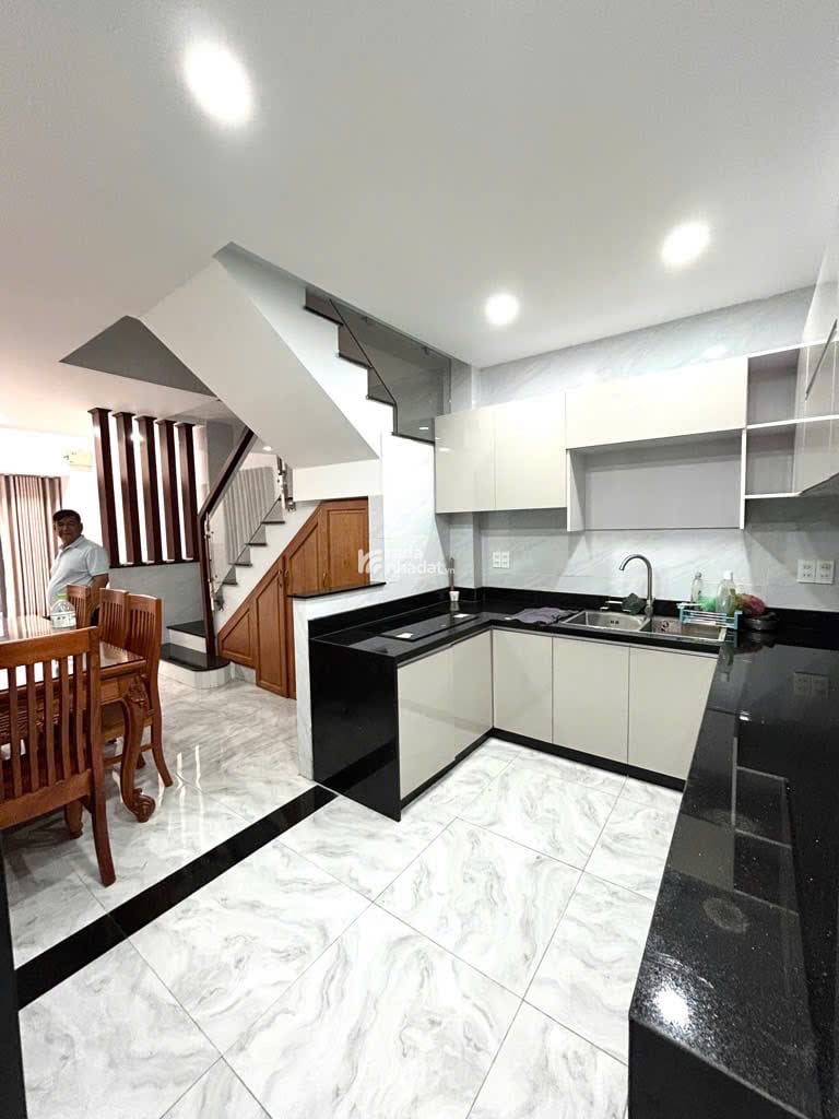 56.2m2 - Giá 10.8tỷ- HXH căn góc Hoàng Trọng Mậu kế tiểu học Tân Hưng