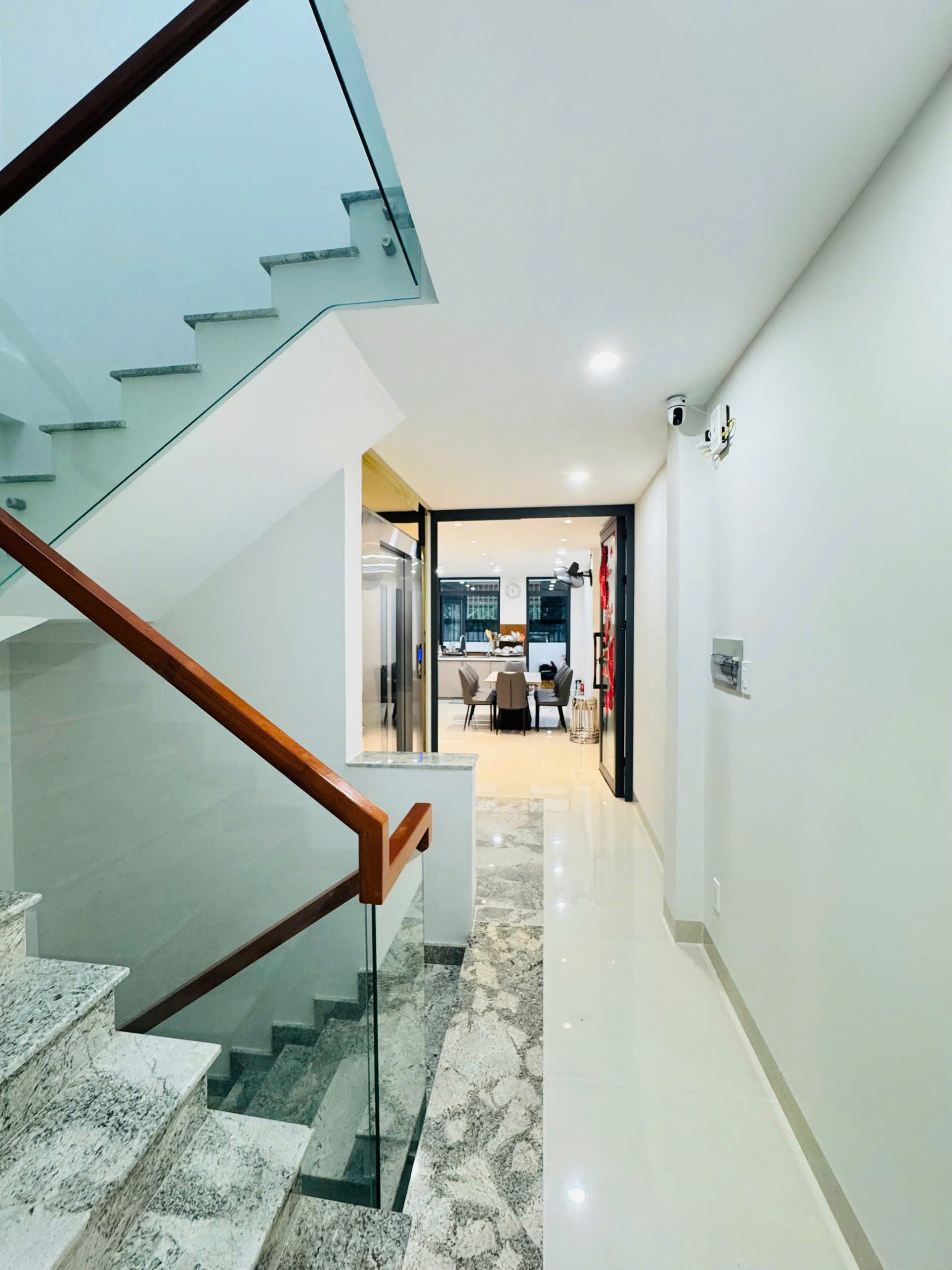 Cần bán Nhà mặt tiền đường 15, Phường Tân Kiểng, DT 4x20m 4 lầu