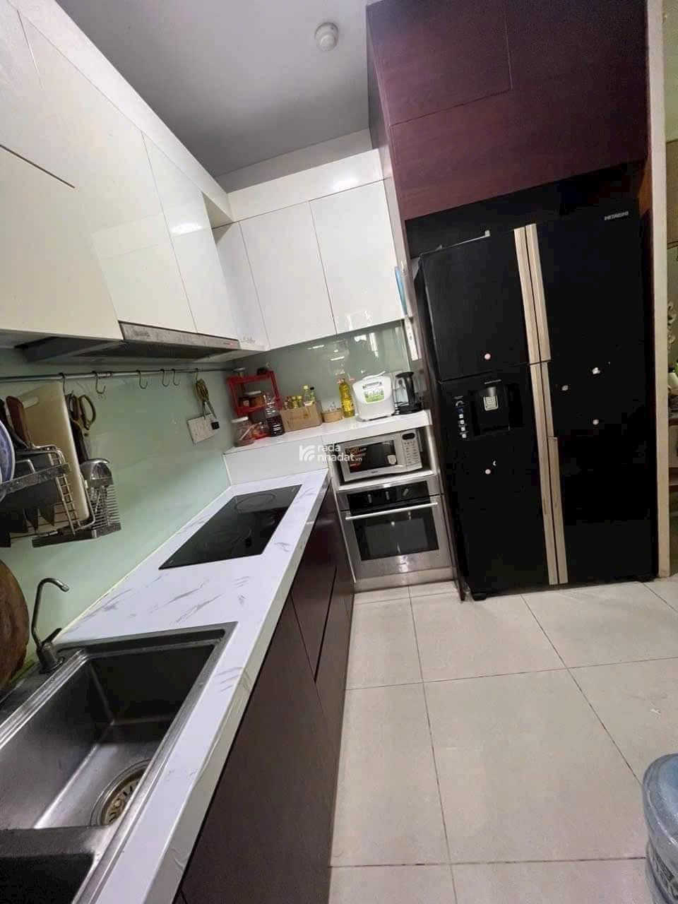 Cho thuê căn 95m2(3pn2vs) chung cư Hà Nội Homeland. Nội thất cơ bản nhận nhà ở luôn. Giá 10tr/th