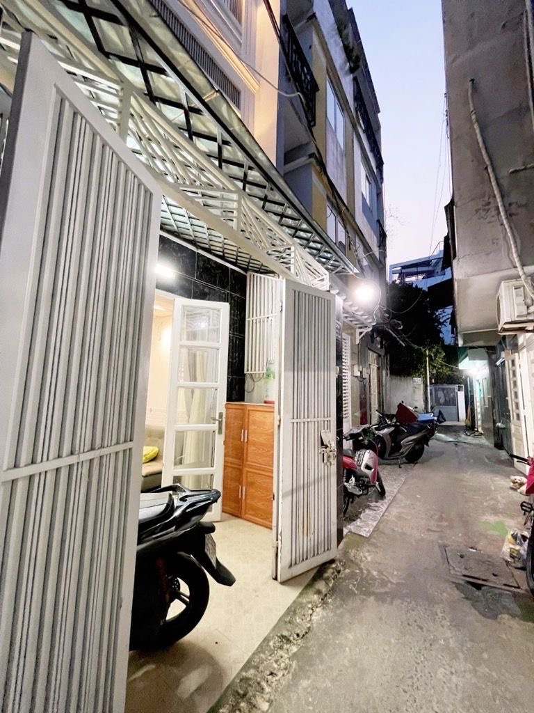 PHAN VĂN TRỊ P.11 BÌNH THẠNH - 4 TẦNG BTCT 5PN MỚI ĐẸP - DT 36M2 (3.6x10)