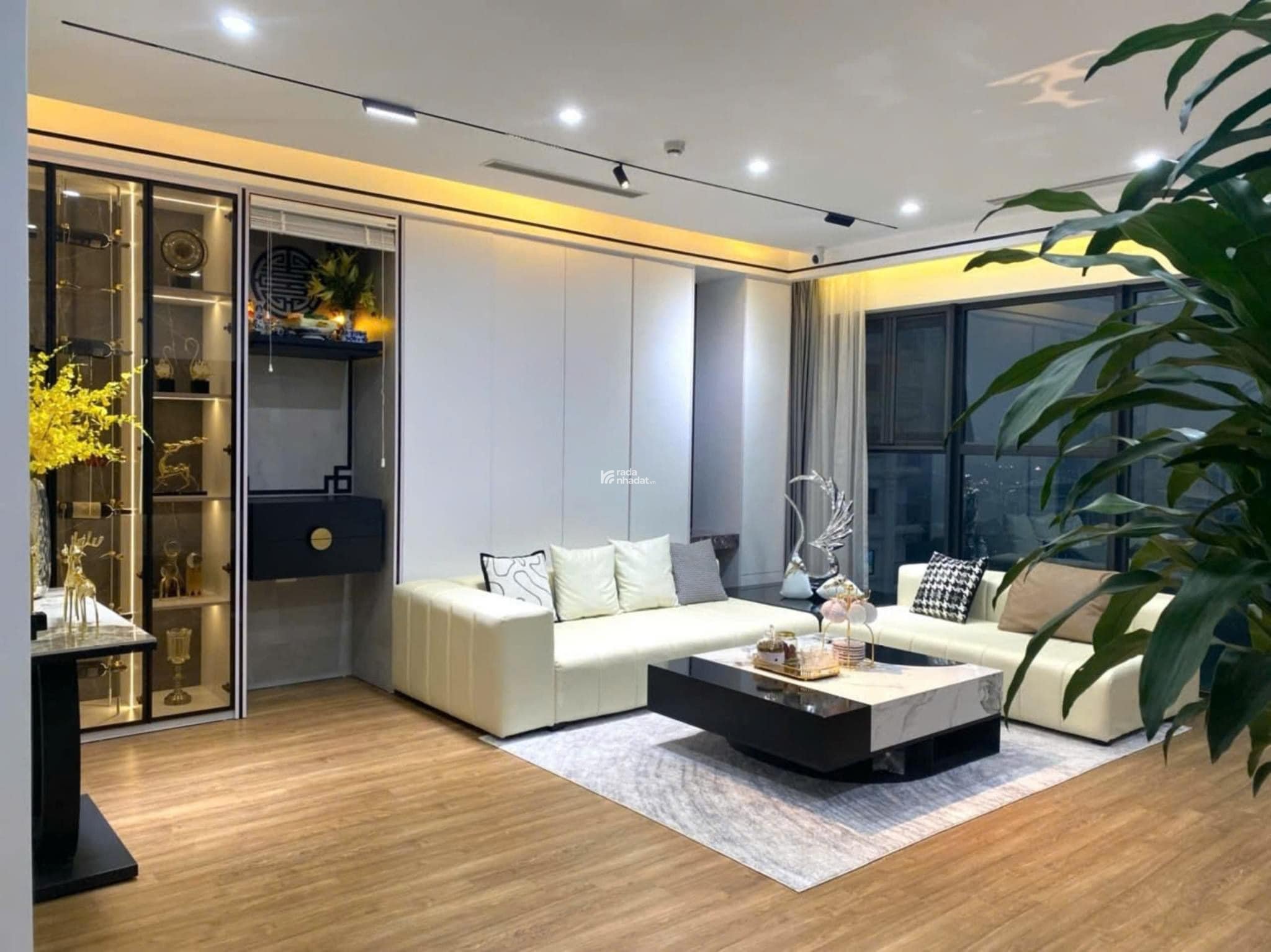 Chính chủ bán căn góc 3 ngủ 136m2 rộng vip nhất tòa Bohemia 25 Lê Văn Thiêm - có bể bơi trong nhà