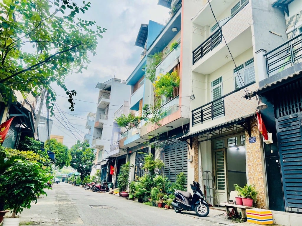  KINH DOANH NGAY LÊ VĂN QUỚI  - ĐƯỜNG 8m - 4x10 - 3TẤM - 4PN -