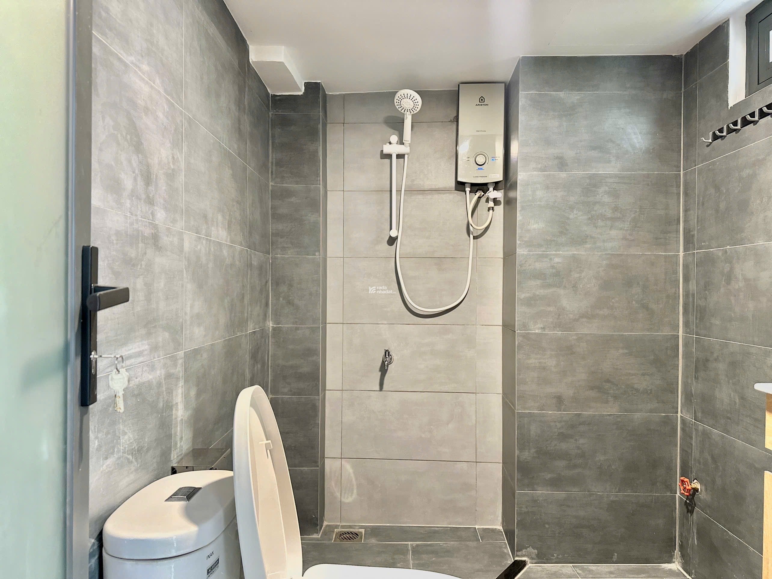 CĂN HỘ BAN CÔNG RỘNG 50M2 NGAY XOAM CHIẾU GẦN ĐH NGUYỄN TẤT THÀNH QUẬN 4