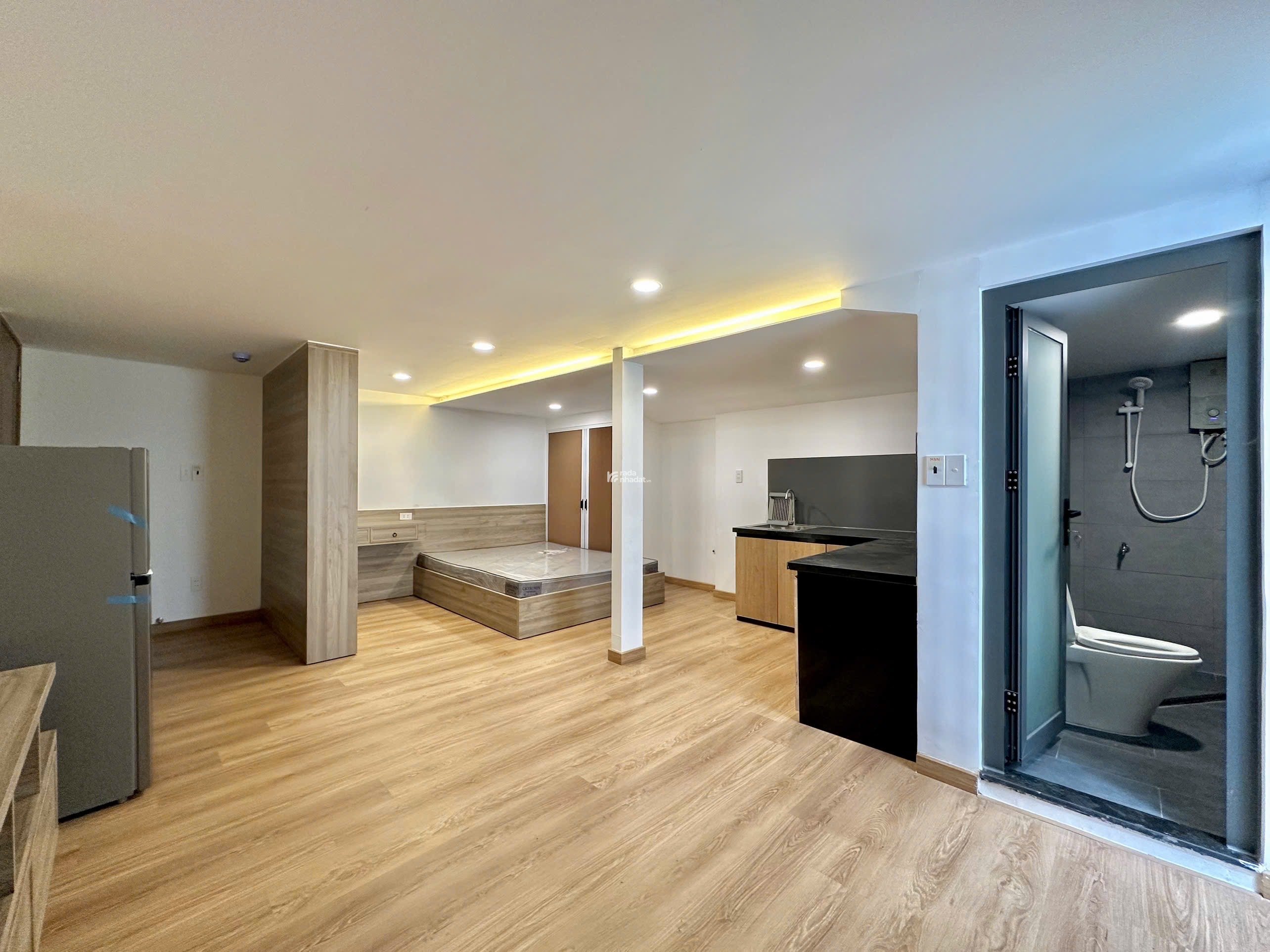 CĂN HỘ BAN CÔNG RỘNG 50M2 NGAY XOAM CHIẾU GẦN ĐH NGUYỄN TẤT THÀNH QUẬN 4