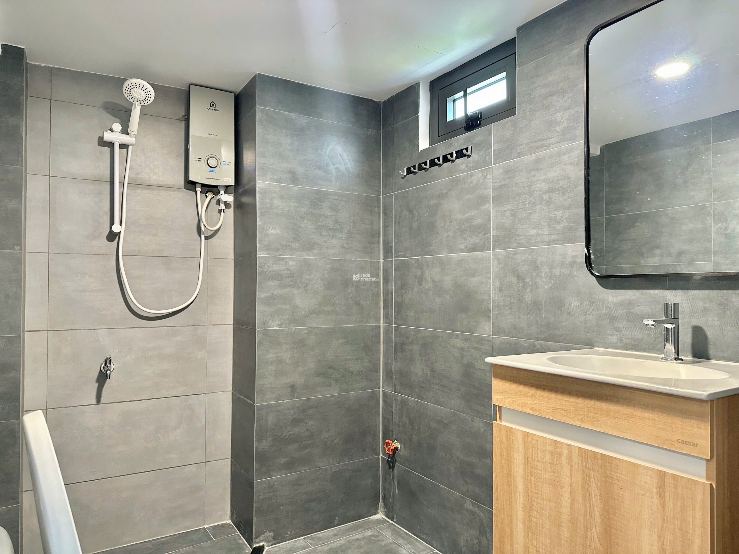CĂN HỘ BAN CÔNG RỘNG 50M2 NGAY XOAM CHIẾU GẦN ĐH NGUYỄN TẤT THÀNH QUẬN 4