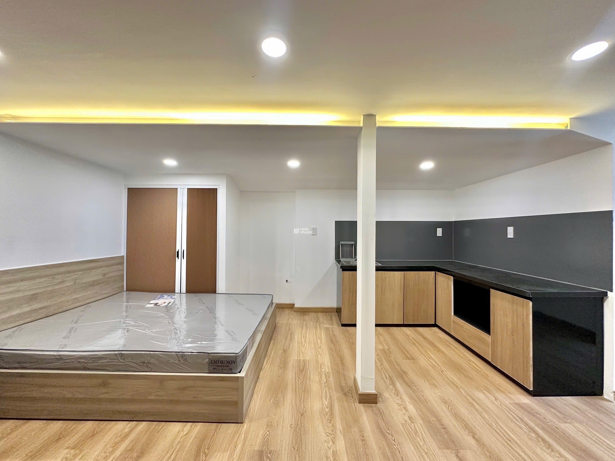 CĂN HỘ BAN CÔNG RỘNG 50M2 NGAY XOAM CHIẾU GẦN ĐH NGUYỄN TẤT THÀNH QUẬN 4