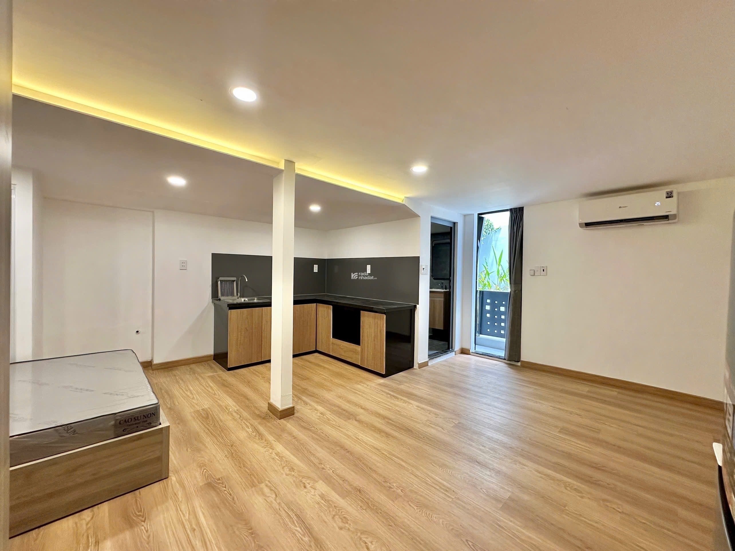 CĂN HỘ BAN CÔNG RỘNG 50M2 NGAY XOAM CHIẾU GẦN ĐH NGUYỄN TẤT THÀNH QUẬN 4