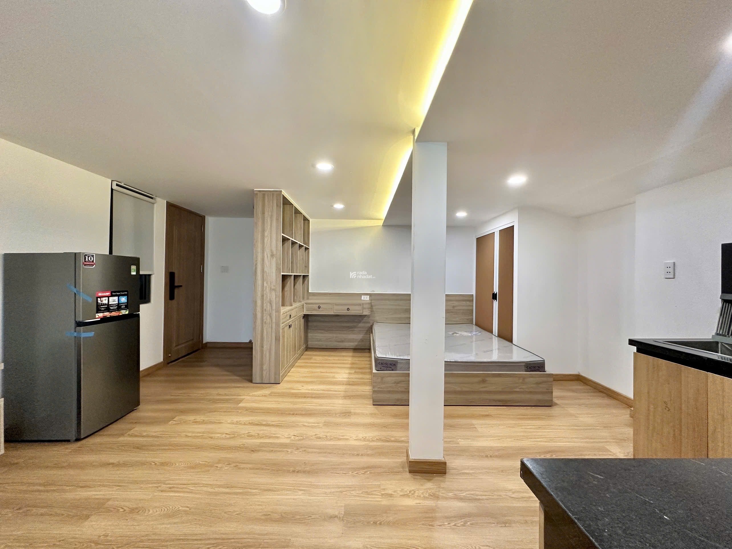CĂN HỘ BAN CÔNG RỘNG 50M2 NGAY XOAM CHIẾU GẦN ĐH NGUYỄN TẤT THÀNH QUẬN 4