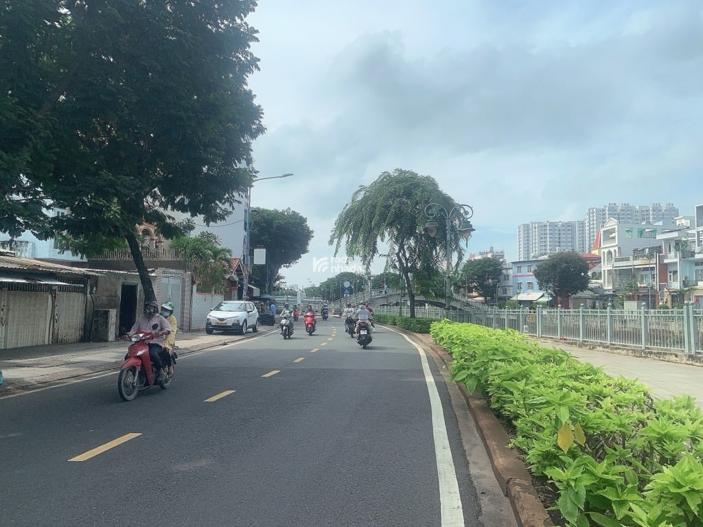 NHÀ LÒ GỐM, 119M2, NGANG 5M, 10 TỶ