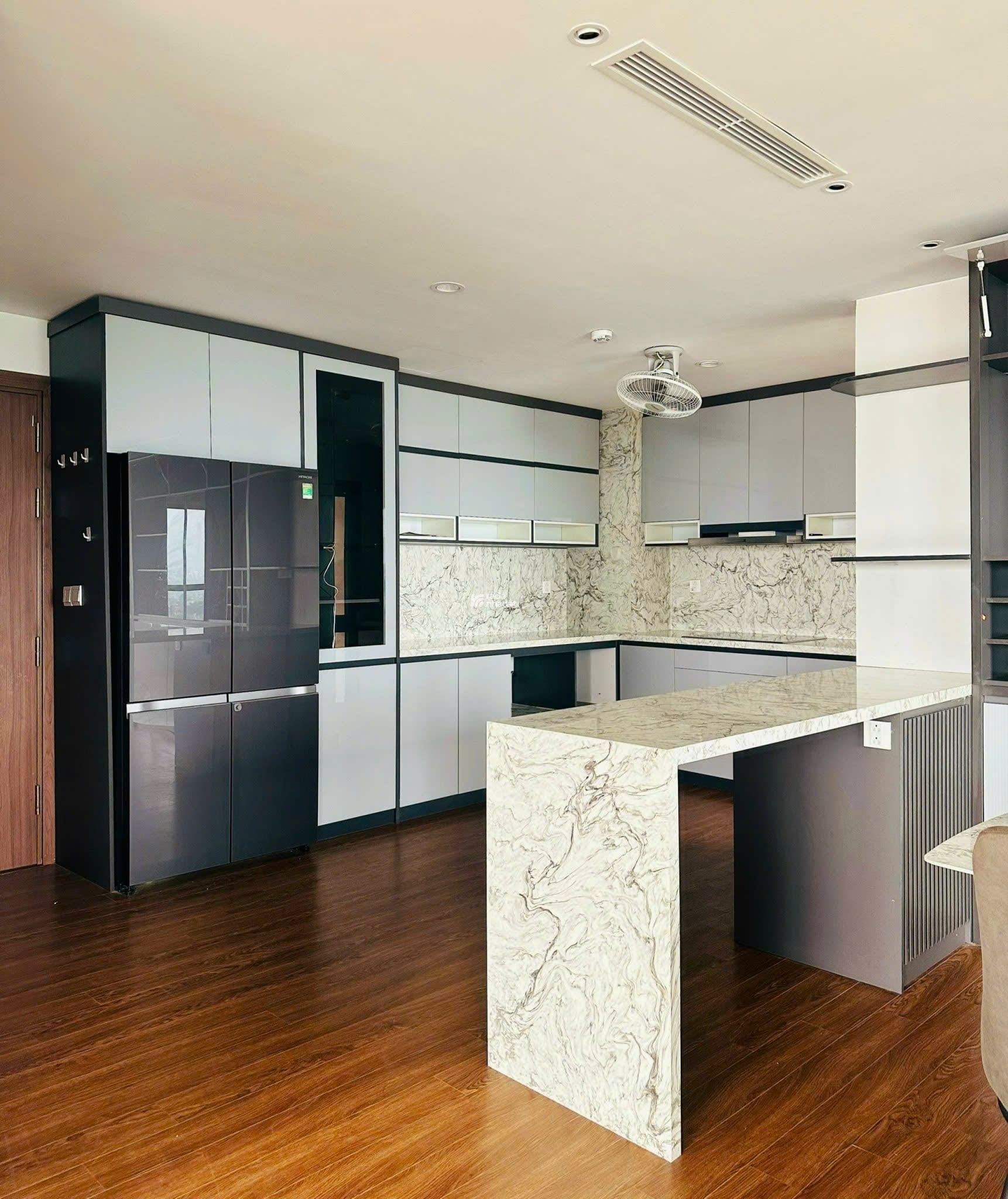 Cho thuê căn hộ Udic Westlake 168m2 full đồ xịn. View Hồ Tây. LH: 0385 248 ***