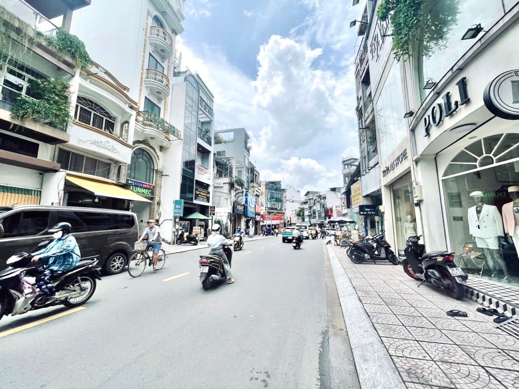 GẦN MẶT TIỀN HUỲNH VĂN BÁNH, PHÚ NHUẬN, 7.3M NGANG HIẾM CÓ. GIẢM 500TR CHỈ 6.69T TL