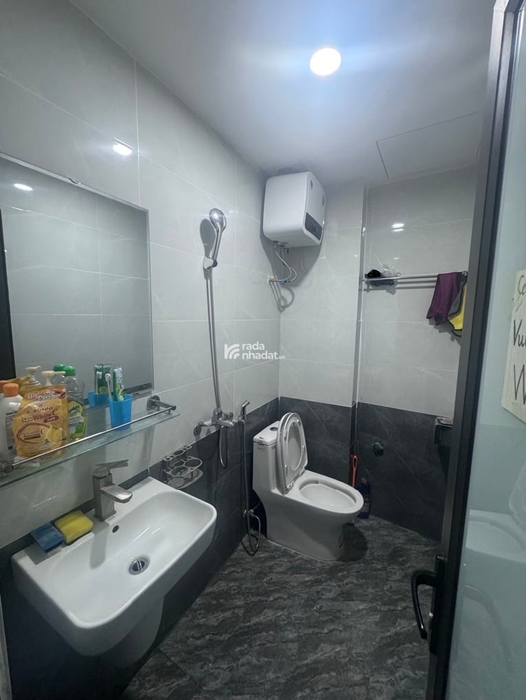 NGÕ QUẬN ỦY CẦU GIẤY - 5 TẦNG NHÀ ĐẸP - SỔ VUÔNG HOA HẬU - 32M2 - 8 TỶ