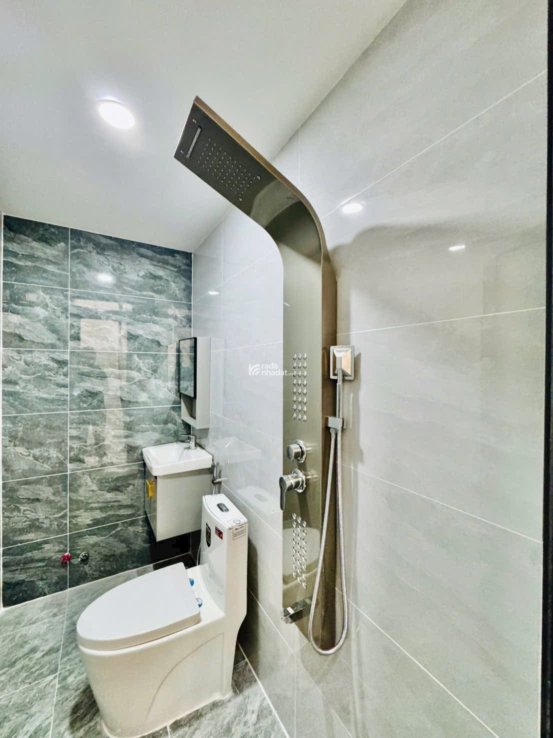 Bán nhà ngộp 3 lầu hoàn công đủ, 3tỷ3 DT 59.6m2, Lê Quang Định P1 Quận Gò Vấp, Công chứng liền