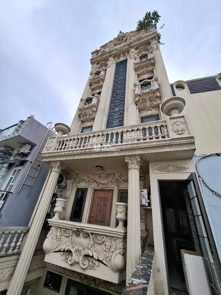 Chủ muốn bán lẻ hoặc 2 căn liền nhau, khách mua có thể làm CHDV khoảng 50 phòng gồm: 