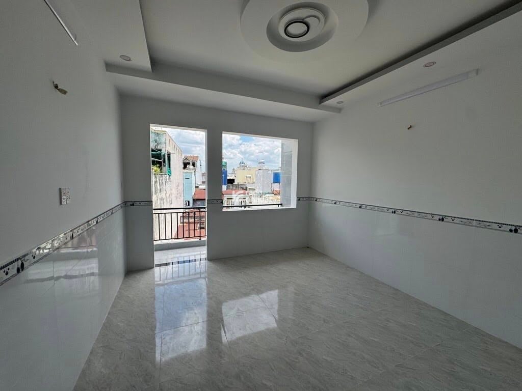 NHÀ ĐẸP MỚI XÂY DỰNG XONG NGAY TRẦN THỦ ĐỘ 3 TẦNG
