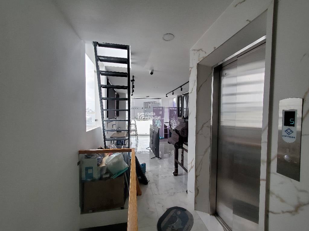 HXH THÔNG NGAY CÔNG VIÊN TẦM VU - NHÀ 6 TẦNG THANG MÁY 10PN 11WC - CHDV CAO CẤP DÒNG TIỀN CAO