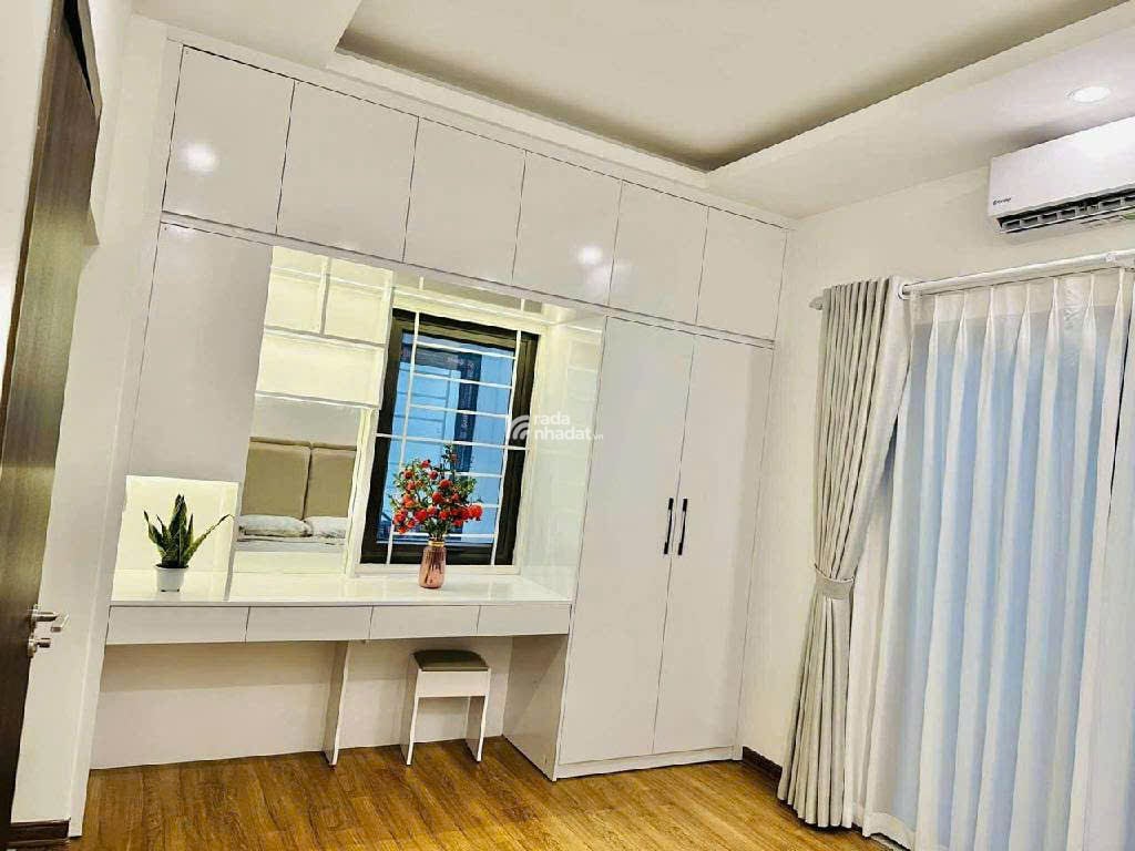 Bán gấp nhà Nguyễn Khánh Toàn ngõ thông gần phố kinh doanh 60m2 x 5 tầng 15 tỷ