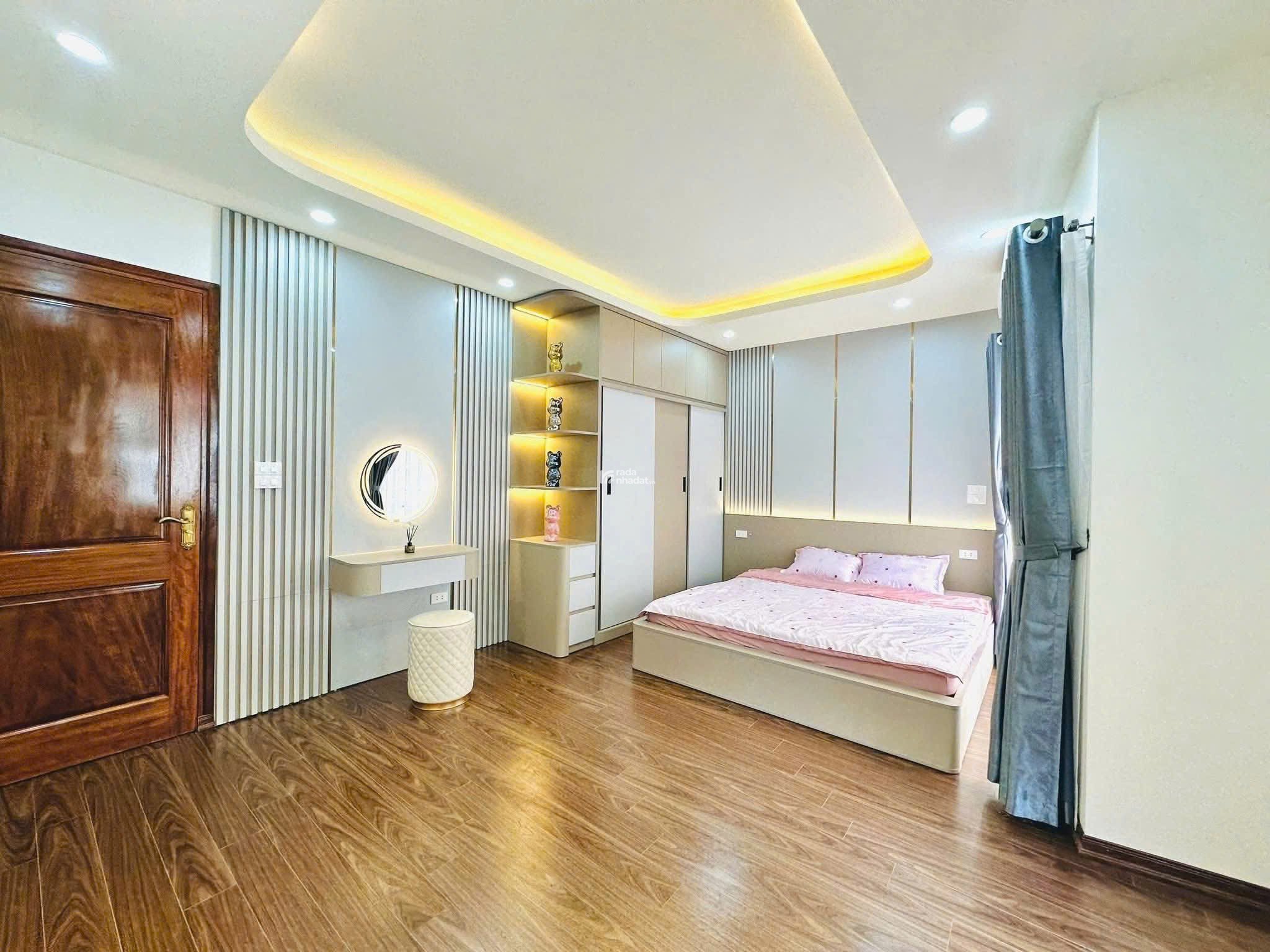 Bán gấp nhà Nguyễn Khánh Toàn ngõ thông gần phố kinh doanh 60m2 x 5 tầng 15 tỷ