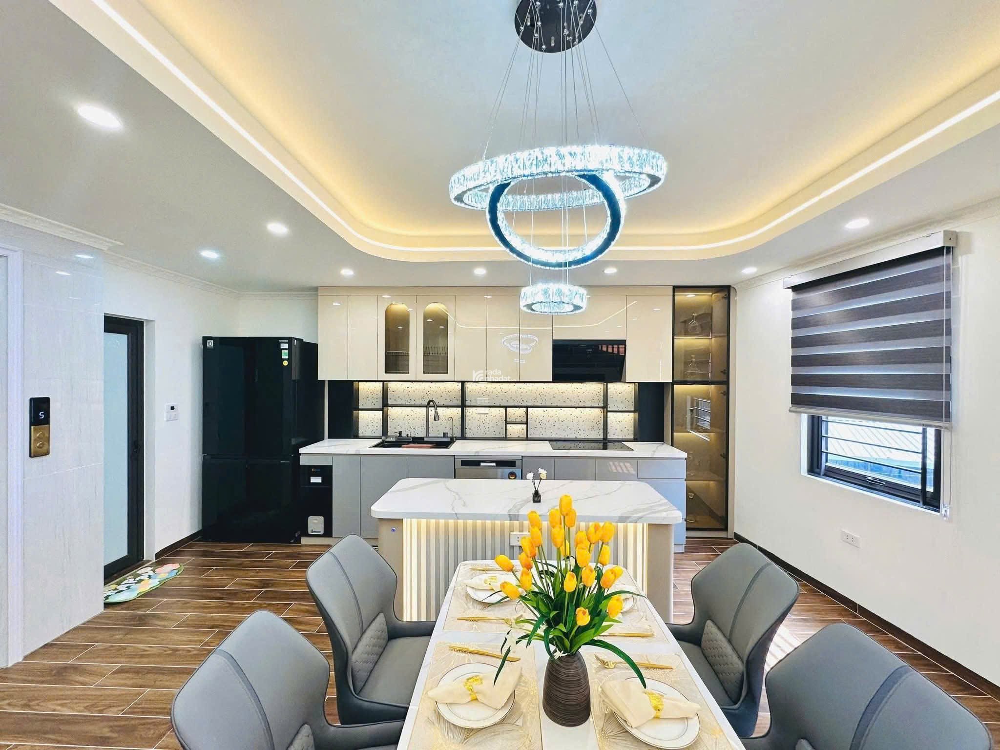 Bán gấp nhà Nguyễn Khánh Toàn ngõ thông gần phố kinh doanh 60m2 x 5 tầng 15 tỷ