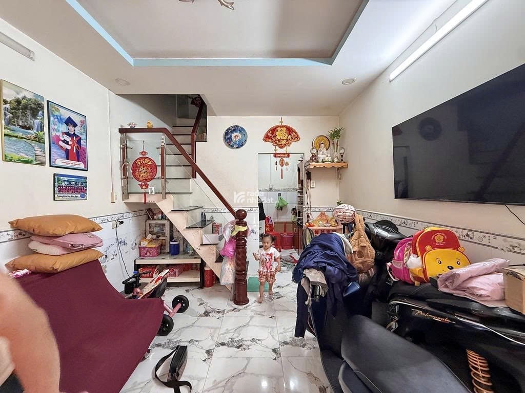 Nhà Nhật Tảo, Quận 10. 1 Trệt 2 Lầu. 2PN. Khu VIP. Chỉ 3,x tỷ.