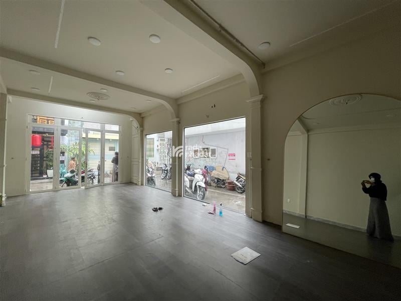 NGAYTRUNG TÂM Q10 – LÊ HỒNG PHONG – NHÀ 2 TẦNG –57M2–   GÓC 2 MẶT HXH– NGAY VÒN XOAY ĐIỆN BIÊN PHỦ