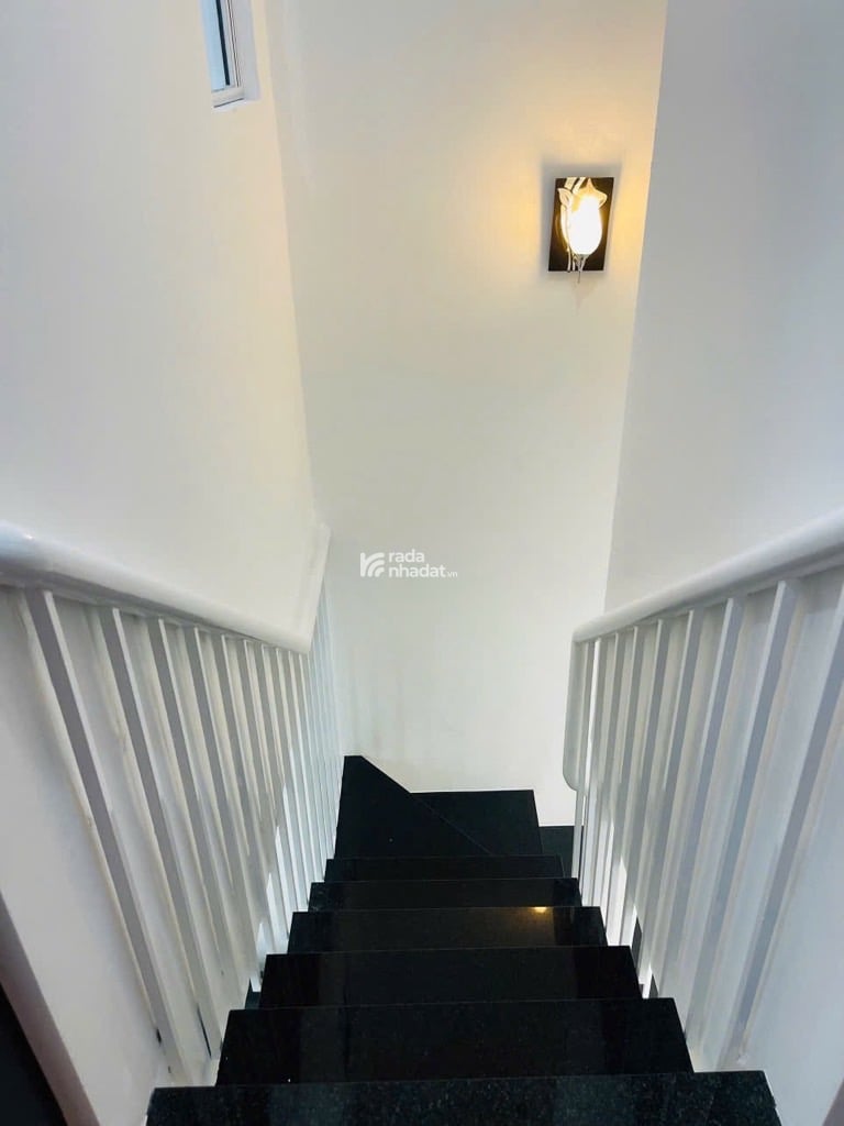 TRUNG TÂM PHÚ NHUẬN - 2 TẦNG - HẺM THÔNG Ô TÔ - DÂN TRÍ CAO, AN NINH - GIÁP QUẬN 3